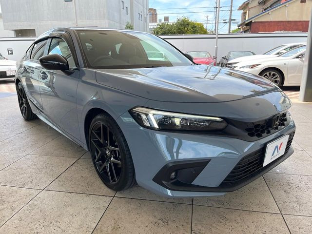 高透明度のガラス皮膜で撥水はもちろん、上質なツヤ・光沢を実現。紫外線や酸性雨から大切な愛車を保護し、色あせ・劣化を防止。「弾スプラッシュコート」、「弾プリミッサコート」からお選びいただけます。