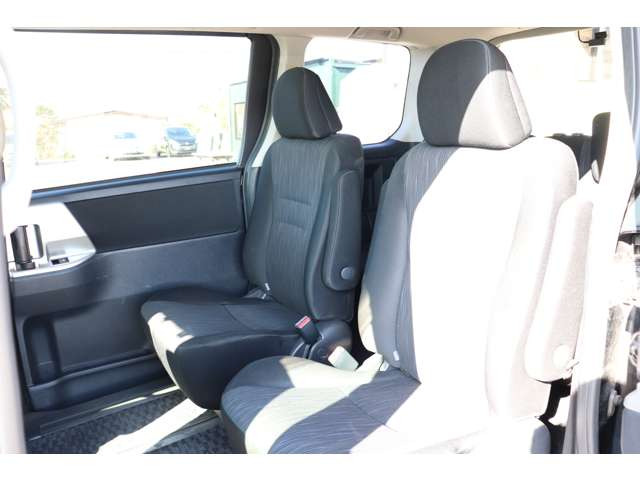 リヤシートも使用感少なく綺麗な状態です( ´艸`)