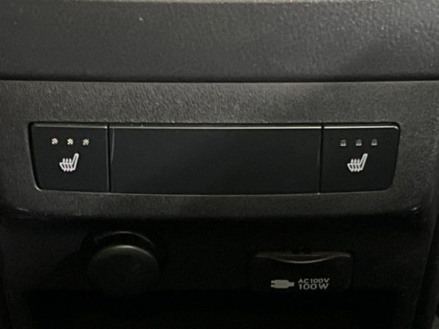 【前席+後席シートヒーター】寒い日に重宝するシートヒーターを後席にも装備!エアコンより早く温まってくれるので寒がりの人も安心ですね♪エアコンの温風は乾燥するから苦手、という方にもをおすすめです。