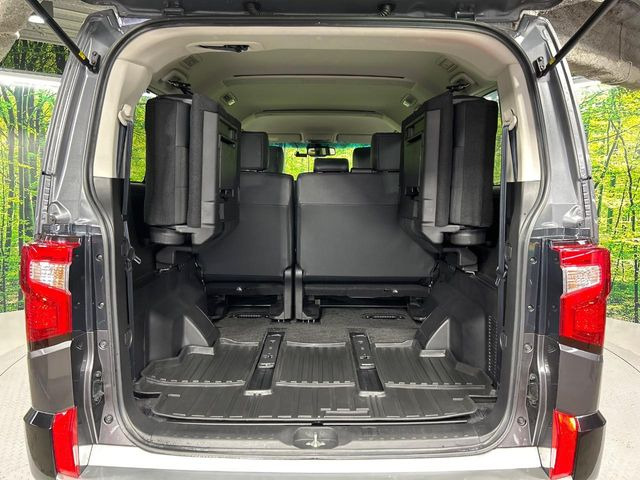 ���i�̂���������ʋ΁A���}���ɏ\���ȉ׎��X�y�[�X���m�ۂ��Ă���܂��B�Z�J���h�V�[�g��|���ƁA�傫�ȉו��̐ύڂ��\�ł���