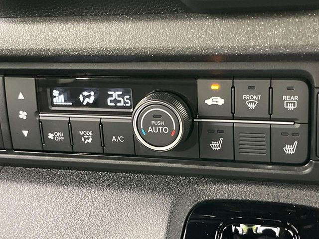 【シートヒーター】寒い日に重宝するシートヒーター!エアコンより早く温まってくれるので寒がりの人も安心ですね♪エアコンの温風は乾燥するから苦手、という方にもをおすすめです。