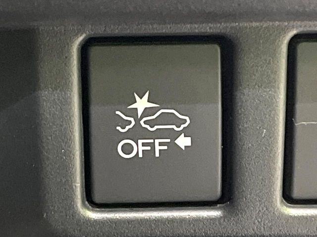 【アイサイトVer3】前方の車両等を検知し、衝突しそうな時は警報で注意を促し、ブレーキを踏む力をサポート。ブレーキを踏めなかった場合は衝突被害軽減ブレーキが作動、衝突回避をサポートします。