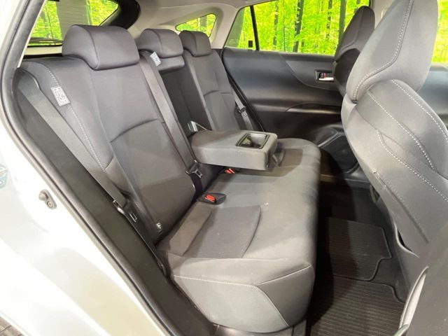 後部座席も気になるようなキズ・汚れやへたり等、大きなダメージはなく、良好な状態です。