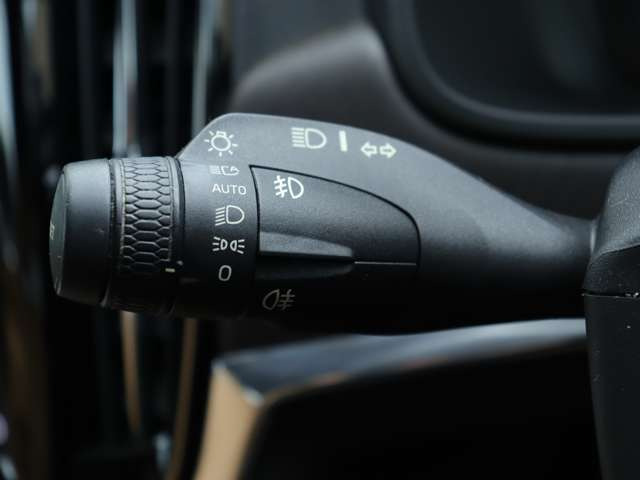 【ご納車後6ヶ月の無料点検】納車から半年経過した時点で再度お車の消耗具合を点検する事によって、不具合箇所の早期発見や今後のメンテナンスに関しての適切な助言をさせて頂く事が可能です。