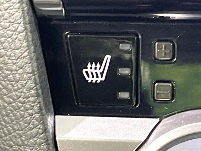 【シートヒーター】寒い日に重宝するシートヒーター!エアコンより早く温まってくれるので寒がりの人も安心ですね♪エアコンの温風は乾燥するから苦手、という方にもをおすすめです。