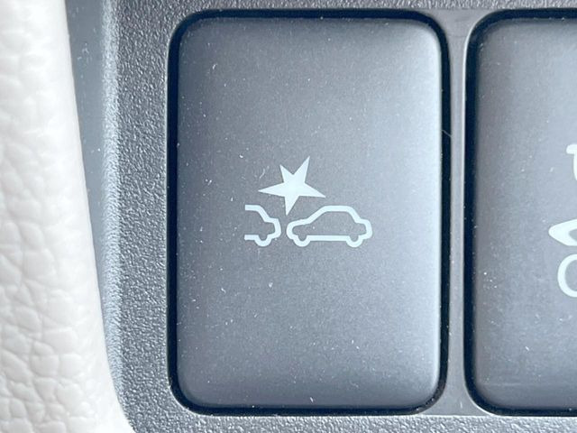 �y�O�He-Assist�z���s���ɑO���̎ԗ�����F�����A�Փ˂������Ȏ��͌x��ƃu���[�L�ŏՓˉ���Ɣ�Q�y�����A�V�X�g�B�����S�Ƀh���C�u�����y���݂��������܂��B