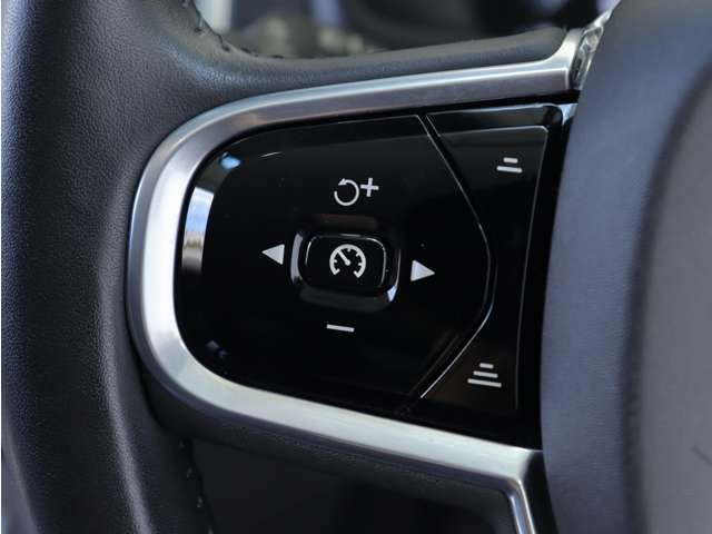 北名古屋店、土浦店は指定整備工場を所有。野田店、横浜店には認証整備工場を所有しています。それぞれの拠点に整備リフトやテスター等の設備機器を完備しています。