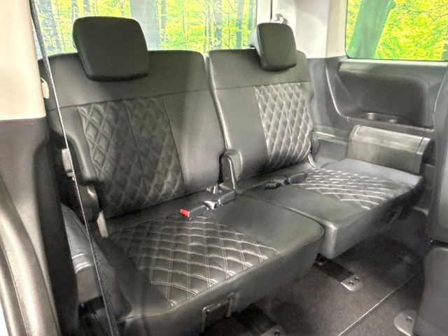 3列目シートはもちろん状態良好☆大人でもゆったりと座って頂けますので、大人数でのお出かけもラクラクです♪ご家族で、気の知れた仲間で、ドライブに行くのが楽しみですね♪