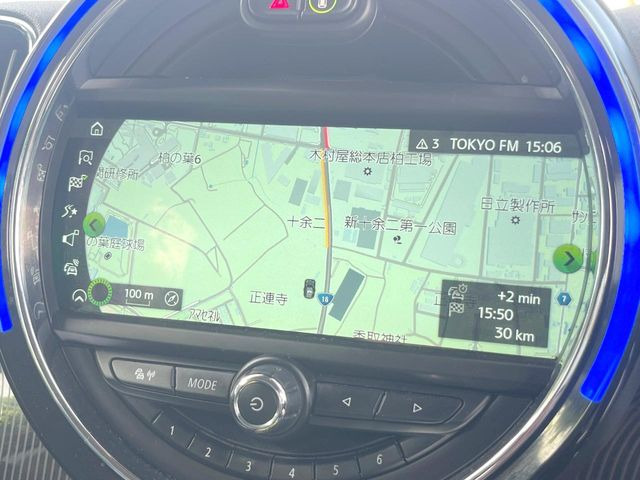 ●純正ナビ:一体感のあるナビは、高級感ある車内を演出してくれます。オーディオ機能も充実しておりますので、運転もより楽しめます♪