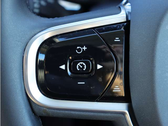 北名古屋店、土浦店は指定整備工場を所有。野田店、横浜店には認証整備工場を所有しています。それぞれの拠点に整備リフトやテスター等の設備機器を完備しています。