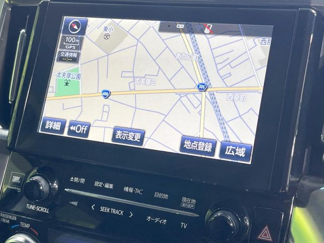 【10.5インチナビ】高級感とインパクトのある大画面ナビを装備。各種オーディオ操作はもちろん、スマホ連携もできる利便性の高いナビです♪