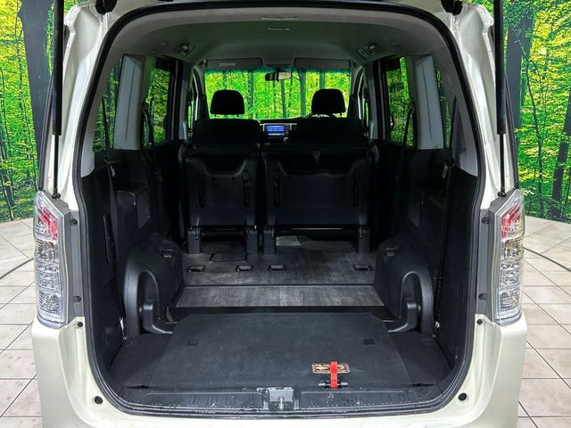 ���i�̂���������ʋ΁A���}���ɏ\���ȉ׎��X�y�[�X���m�ۂ��Ă���܂��B�Z�J���h�V�[�g��|���ƁA�傫�ȉו��̐ύڂ��\�ł���