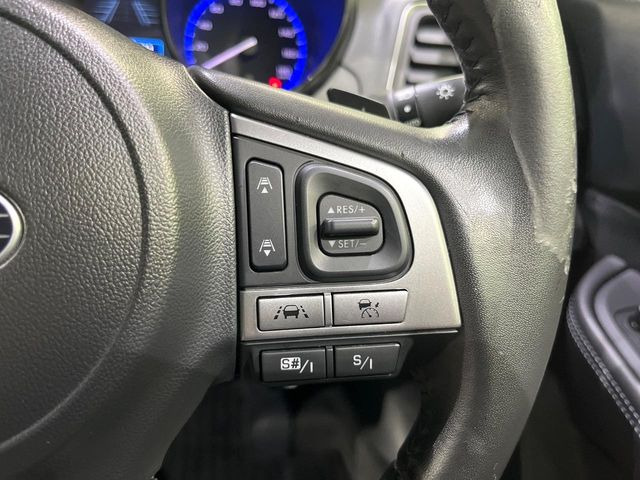 【全車速追従機能付クルーズコントロール】高速道路での長距離走行が楽に!!自動で速度を保つクルーズコントロールが、衝突軽減システムと連携し、前方の車両を感知して車間を保つように速度調節してくれます!!