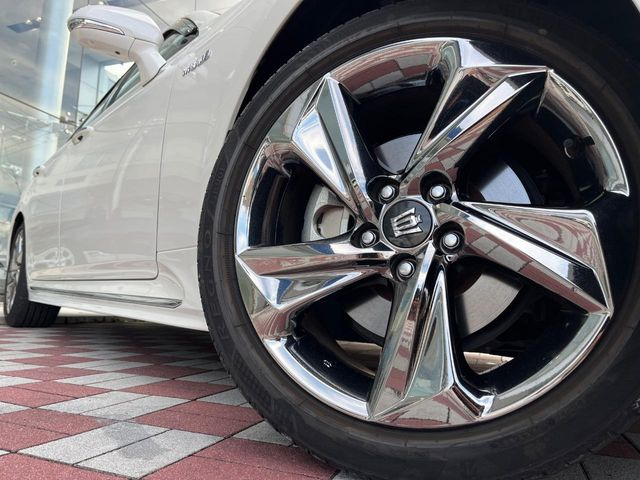 �y����18�C���`�A���~�z�C�[���z�O�ςɃ}�b�`���������A���~�z�C�[���𑕒����Ă���܂��B�e��ЊO�A���~�z�C�[����A�X�^�b�h���X�^�C�����戵�����Ă���܂��B���񂲑��k����������