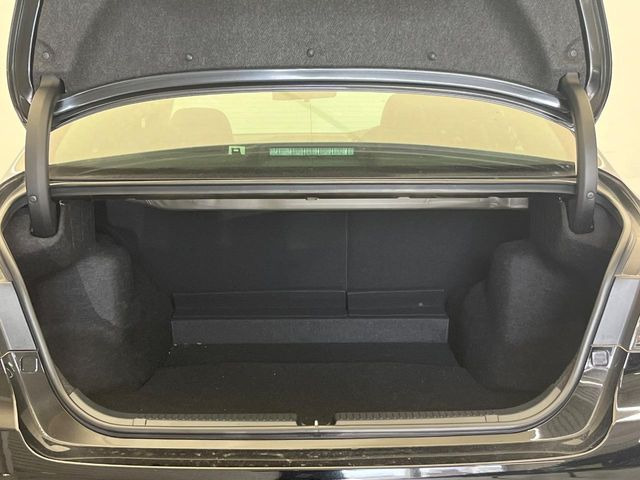 ラゲッジルームは、大容量のスペースを確保。普段のお買い物からレジャーまで、幅広く活躍してくれます!また、リアシートを倒すことでバリエーション豊かにお使いいただけます。