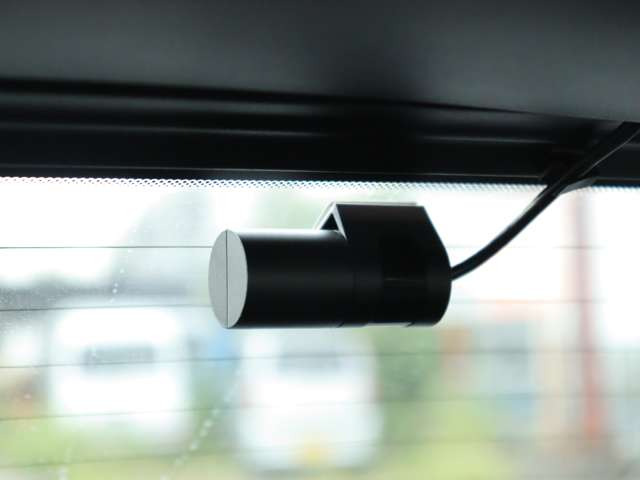 北名古屋店、土浦店は指定整備工場を所有。野田店、横浜店には認証整備工場を所有しています。それぞれの拠点に整備リフトやテスター等の設備機器を完備しています。