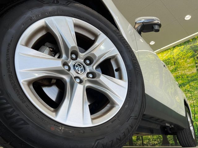 【純正17インチアルミホイール】外観にマッチした純正アルミホイールを装着しております。各種社外アルミホイールや、スタッドレスタイヤも取扱いしております。是非ご相談ください♪