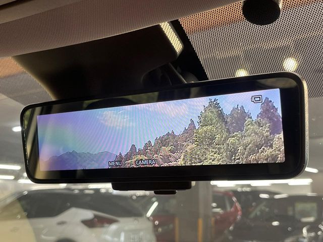 �y�C���e���W�F���g���[���~���[�z��Ȃ̑傫�ȉו��⓯��҂Ō�����m�F���Â炢���ł����S!�J�������B�e�����ԗ�����̉f�������[���~���[���ɕ\���B