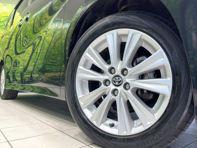 【純正18インチアルミホイール】外観にマッチした純正アルミホイールを装着しております。各種社外アルミホイールや、スタッドレスタイヤも取扱いしております。是非ご相談ください♪