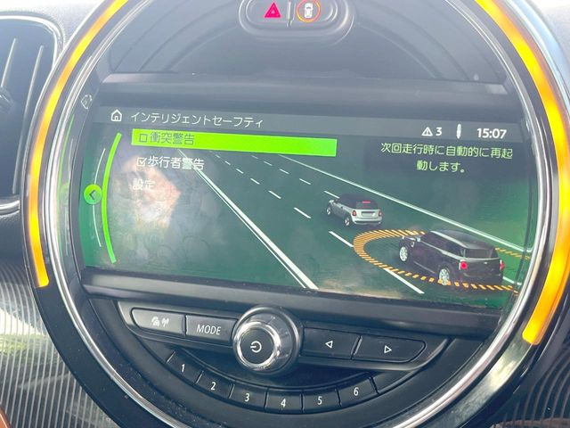 ●インテリジェントセーフティー:よそ見運転など、事故が起こる前に未然に警告やブレーキ作動をしてくれる便利な機能ですね!