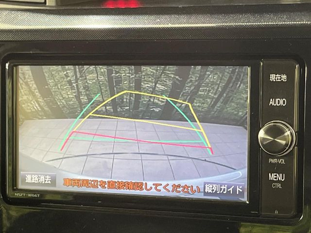 【バックカメラ】駐車時に後方がリアルタイム映像で確認できます。大型商業施設や立体駐車場での駐車時や、夜間のバック時に大活躍!運転スキルに関わらず、今や必須となった装備のひとつです!