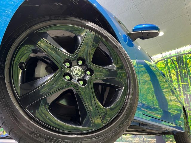 �y����17�C���`�A���~�z�C�[���z�O�ςɃ}�b�`���������A���~�z�C�[���𑕒����Ă���܂��B�e��ЊO�A���~�z�C�[����A�X�^�b�h���X�^�C�����戵�����Ă���܂��B���񂲑��k����������