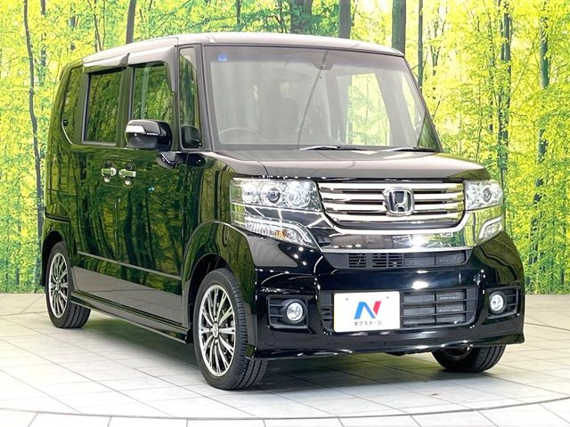 高透明度のガラス皮膜で撥水はもちろん、上質なツヤ・光沢を実現。紫外線や酸性雨から大切な愛車を保護し、色あせ・劣化を防止。「弾スプラッシュコート」、「弾プリミッサコート」からお選びいただけます。