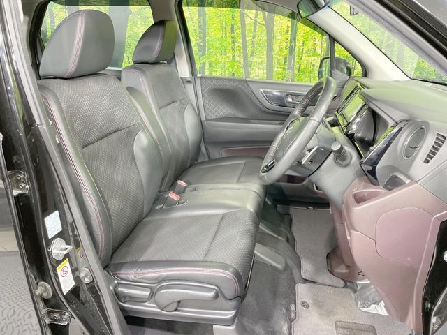 運転席シート廻りは使用感も少なく、良好な状態となっています。丁寧に使われていたことがよくわかりますね。