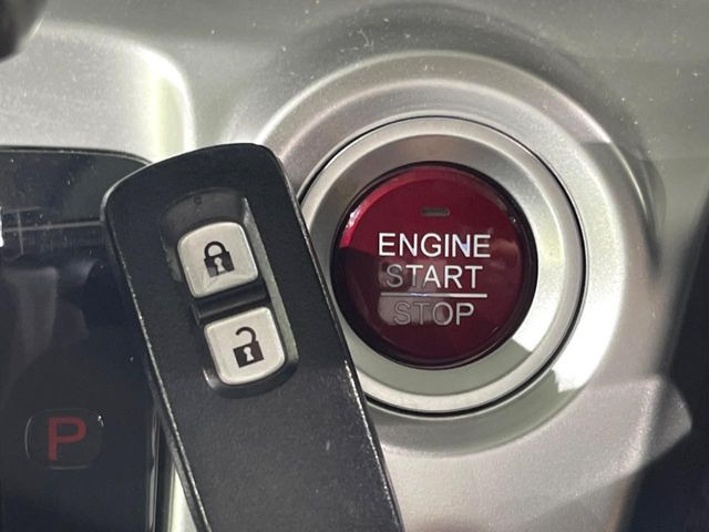 �yHonda�X�}�[�g�L�[�z�J�o����|�P�b�g�ɓ��ꂽ�܂܂ł��h�A�̎{���E�������\�ȃX�}�[�g�L�[�𑕔��B�G���W���̃I���E�I�t�����J�M�����o���K�v����������Ƃ��Ă��֗��ł���