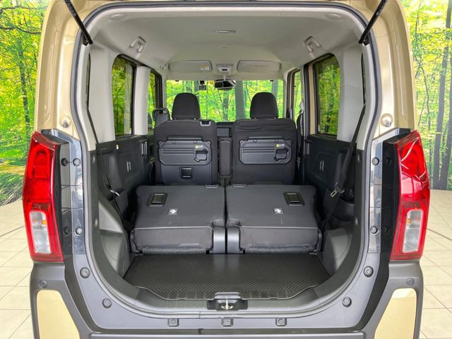 ���i�̂���������ʋ΁A���}���ɏ\���ȉ׎��X�y�[�X���m�ۂ��Ă���܂��B�Z�J���h�V�[�g��|���ƁA�傫�ȉו��̐ύڂ��\�ł���