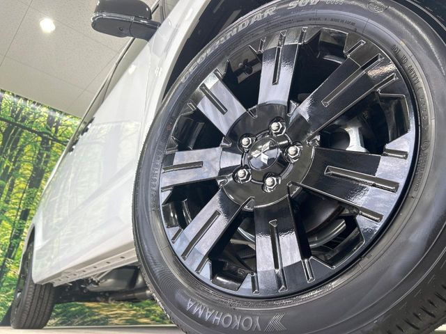 【純正18インチアルミホイール】外観にマッチした純正アルミホイールを装着しております。各種社外アルミホイールや、スタッドレスタイヤも取扱いしております。是非ご相談ください♪
