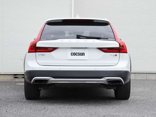 現行型エンジンにはボルボの認証を取得したMOTULの高級オイルSPECIFIC RBS0-2AE(0W-20)を使用します。