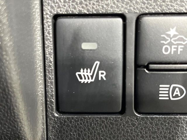 【シートヒーター】寒い日に重宝するシートヒーター!エアコンより早く温まってくれるので寒がりの人も安心ですね♪エアコンの温風は乾燥するから苦手、という方にもをおすすめです。