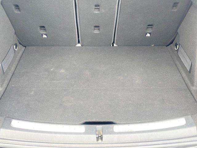 ●トランクルーム:趣味が広がる収容スペース!これだけの広さがあればお買い物やレジャーなどにも最適です!使用感も少なくきれいな状態を維持しております。