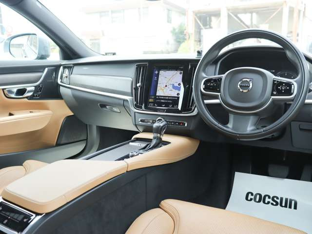 北名古屋店、土浦店は指定整備工場を所有。野田店、横浜店には認証整備工場を所有しています。それぞれの拠点に整備リフトやテスター等の設備機器を完備しています。