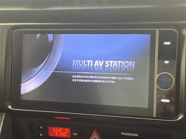 【純正ナビ】人気の純正ナビを装備しております。ナビの使いやすさはもちろん、オーディオ機能も充実!キャンプや旅行はもちろん、通勤や買い物など普段のドライブも楽しくなるはず♪