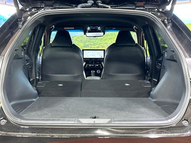 後席を格納すると、これだけの広さが!シーンに合わせたシートアレンジで、大きな荷物も積むことが出来ます♪