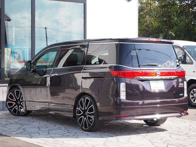 社外のオプション、HDDナビやETC、エアロや18インチAWなどのオプションもご用意致します!あなただけの一台をお手伝いさせて頂きます♪