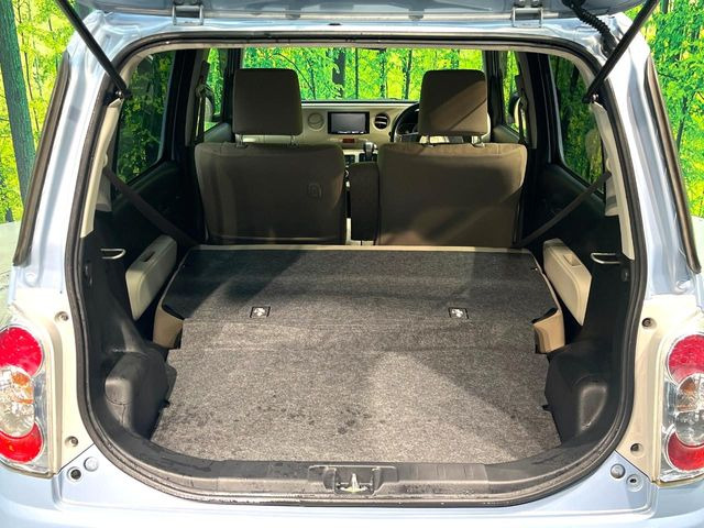 ���i�̂���������ʋ΁A���}���ɏ\���ȉ׎��X�y�[�X���m�ۂ��Ă���܂��B�Z�J���h�V�[�g��|���ƁA�傫�ȉו��̐ύڂ��\�ł���