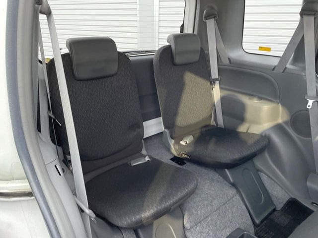 3列目シートはもちろん状態良好☆大人でもゆったりと座って頂けますので、大人数でのお出かけもラクラクです♪ご家族で、気の知れた仲間で、ドライブに行くのが楽しみですね♪