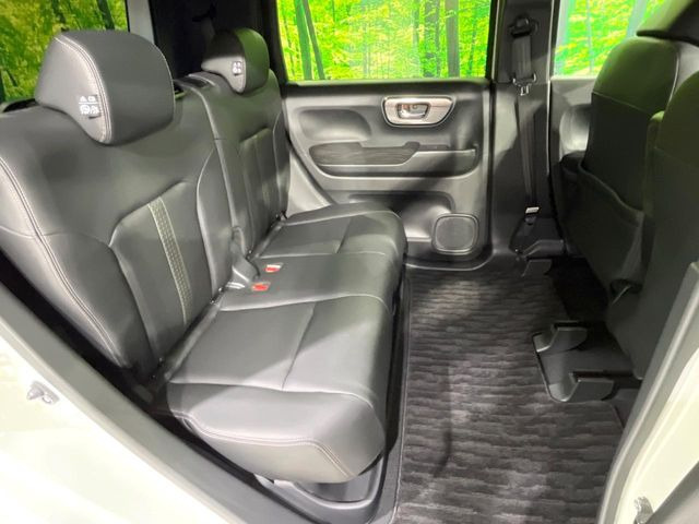 後部座席も気になるようなキズ・汚れやへたり等、大きなダメージはなく、良好な状態です。