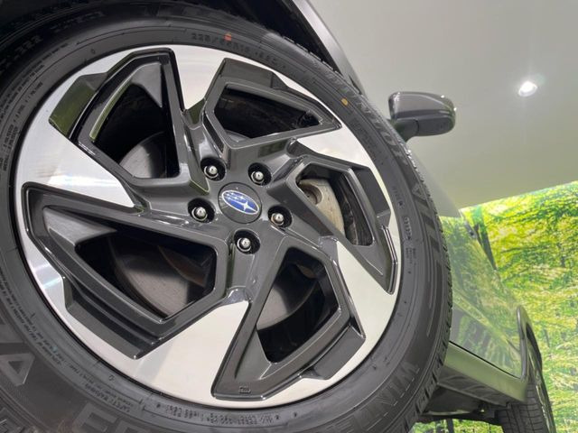 �y����18�C���`�A���~�z�C�[���z�O�ςɃ}�b�`���������A���~�z�C�[���𑕒����Ă���܂��B�e��ЊO�A���~�z�C�[����A�X�^�b�h���X�^�C�����戵�����Ă���܂��B���񂲑��k����������