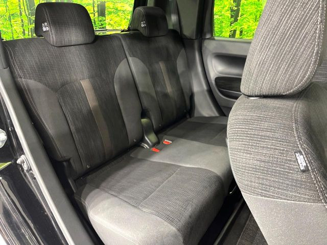 後部座席も気になるようなキズ・汚れやへたり等、大きなダメージはなく、良好な状態です。