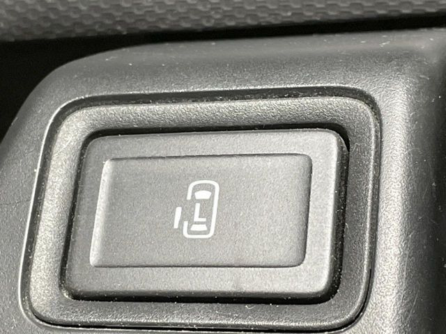 【パワースライドドア】スマートキーや運転席のスイッチでスライドドアの開閉が可能♪電動だから力を入れてドアを開ける必要が無く、小さいお子様でも、重い荷物を持っている時もラクに開け閉めできます♪