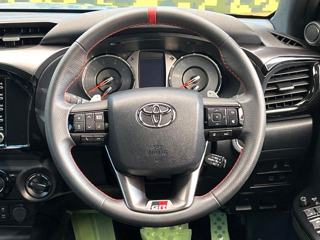 �y�����v�����X�e�A�����O�z�㎿�Ȋv���g�p���邱�ƂŁA��ɂ����������݂ƂĂ��^�]���₷���n���h���ł���