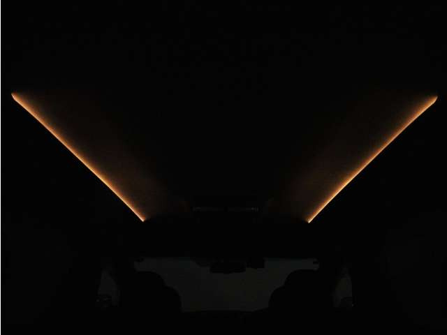 夜間に室内を照らしてくれるルームライトです