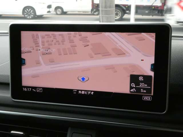 今では必需品のアイテム!アウディ純正メモリーナビ!知らない道もナビがあれば安心!フルセグも付いてます!お客様のカーライフを快適にサポートしてくますね♪