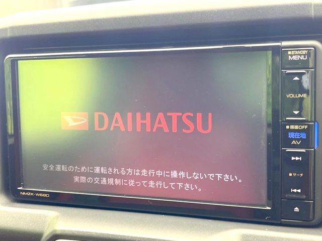 【純正ナビ】人気の純正ナビを装備しております。ナビの使いやすさはもちろん、オーディオ機能も充実!キャンプや旅行はもちろん、通勤や買い物など普段のドライブも楽しくなるはず♪