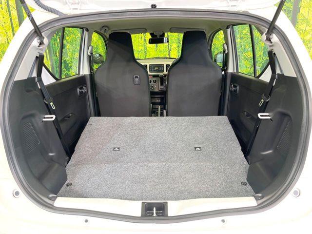 ���i�̂���������ʋ΁A���}���ɏ\���ȉ׎��X�y�[�X���m�ۂ��Ă���܂��B�Z�J���h�V�[�g��|���ƁA�傫�ȉו��̐ύڂ��\�ł���