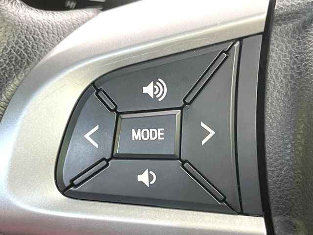 【ステアリングスイッチ】運転中、前方から目線をそらすことなく、オーディオ等の操作が可能な便利機能!安心&快適なドライブを演出してくれます♪